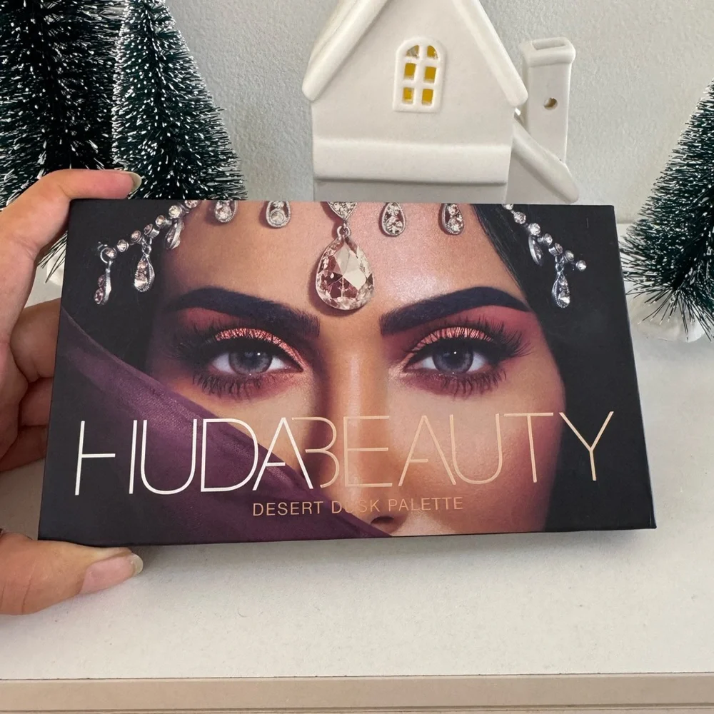 HUDA BEAUTY discover bold